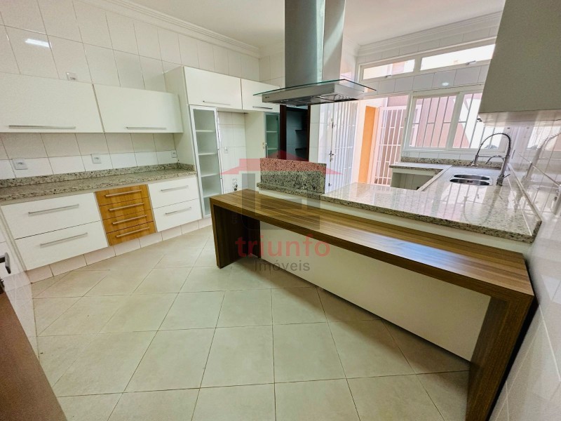 Casa à venda com 5 quartos, 324m² - Foto 16