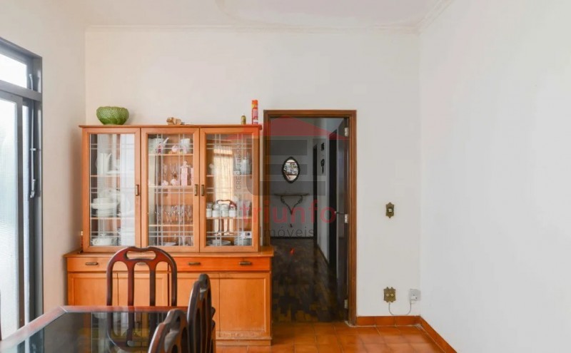 Casa à venda com 4 quartos, 250m² - Foto 2