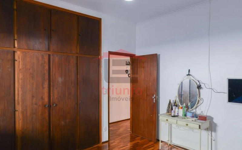 Casa à venda com 4 quartos, 250m² - Foto 11