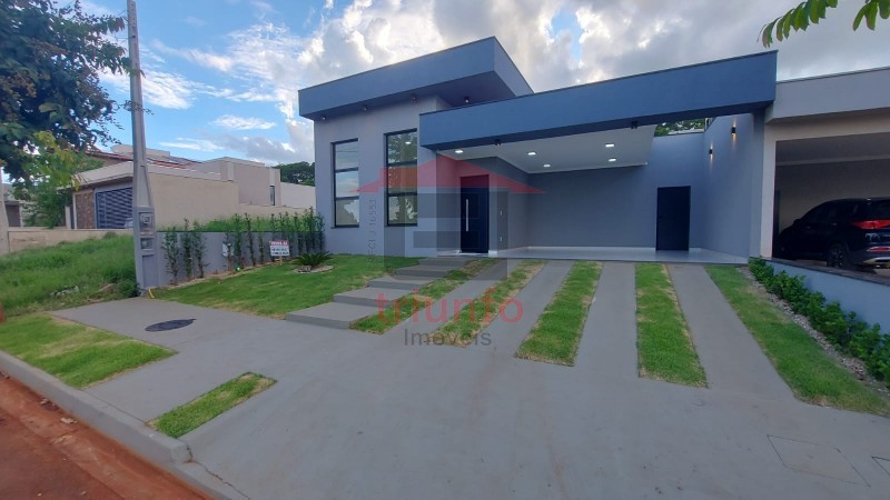 Casa à venda com 3 quartos, 162m² - Foto 1